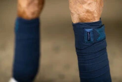 Equestrian Stockholm Bandages Blue Meadow Glimmer -Lemieux Store 1blue meadow fleece bandages benlindor bandagen bandages on1 1