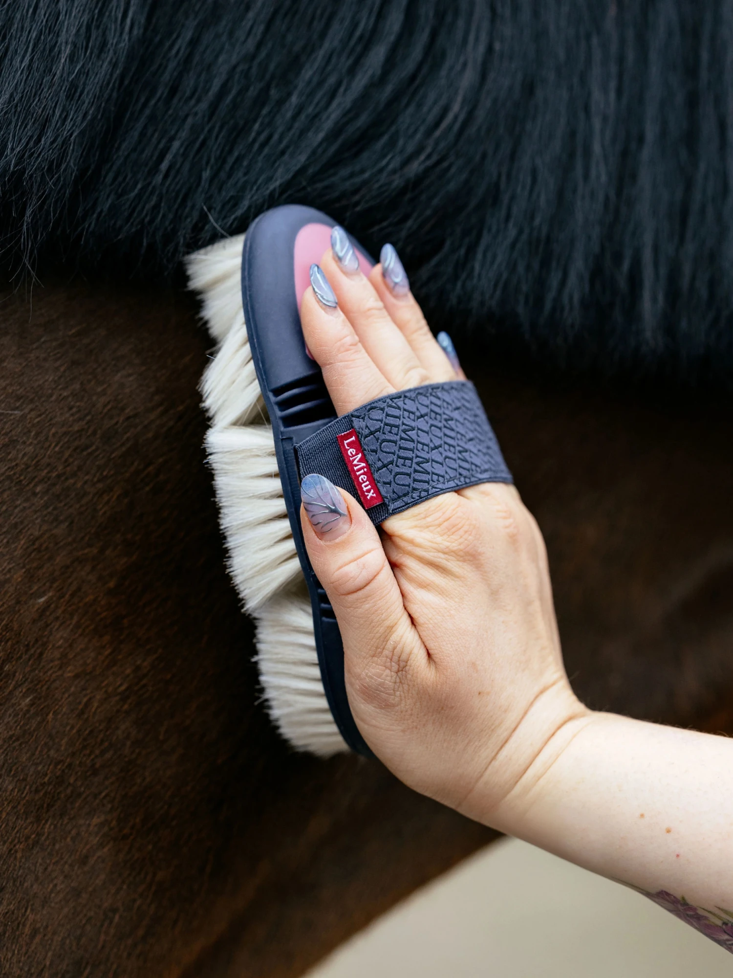 LeMieux Flexi Goat Hair Body Brush Peony 2 LeMieux Flexi Goat Hair Body Brush Peony - Image 2