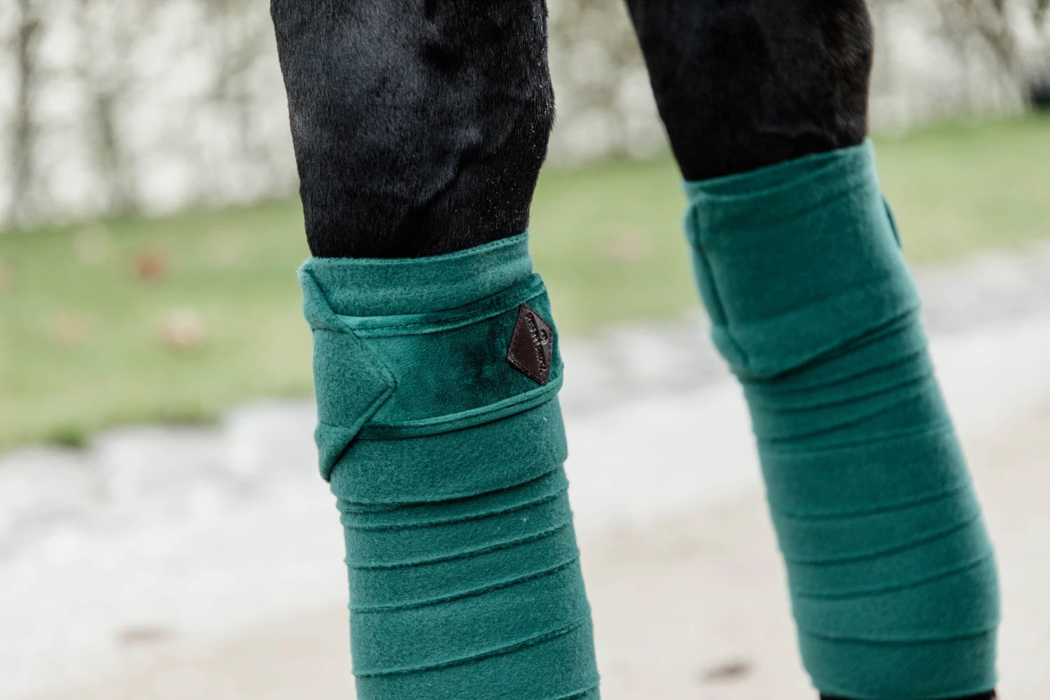 Kentucky Horsewear Kentucky Velvet Bandages Dark Green 2 Kentucky Horsewear Kentucky Velvet Bandages Dark Green - Image 2