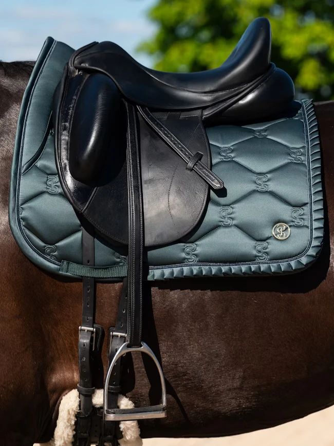 PS Of Sweden Ruffle Dressage Saddle Pad Midnight Green 3 PS Of Sweden Ruffle Dressage Saddle Pad Midnight Green - Image 3