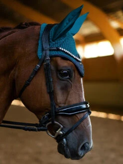 Equestrian Stockholm Ear Bonnet Aurora Blues -Lemieux Store aurora blues ear net huva fliegenhaube oornetje hov 1