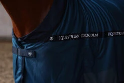 Equestrian Stockholm Cooler Rug Blue Meadow -Lemieux Store blue meadow cooler rug svettacke schweibdecke zweetdeken on1 1