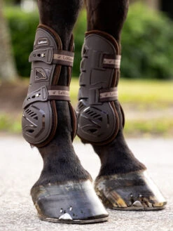 LeMieux Motion Cool Tendon Boot Brown 9 LeMieux Motion Cool Tendon Boot Brown -Lemieux Store it04745 lifestyle motioncooltendonboot brown 15