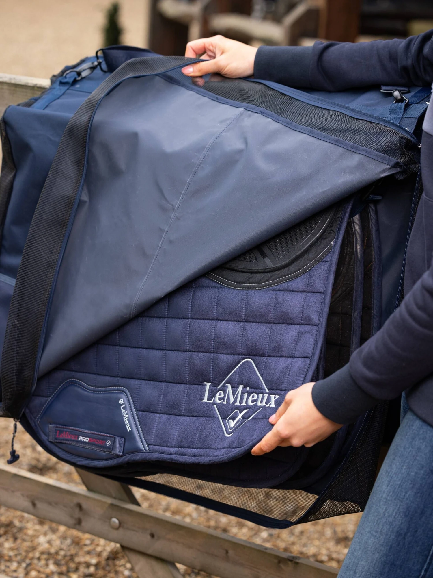 LeMieux Saddle Pad Carry Bag Navy 3 LeMieux Saddle Pad Carry Bag Navy - Image 3