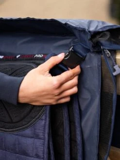 LeMieux Saddle Pad Carry Bag Navy 9 LeMieux Saddle Pad Carry Bag Navy -Lemieux Store it04931 lifestyle saddlepadcarrybag navy 2