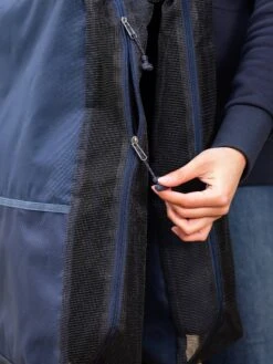 LeMieux Saddle Pad Carry Bag Navy 10 LeMieux Saddle Pad Carry Bag Navy -Lemieux Store it04931 lifestyle saddlepadcarrybag navy 7