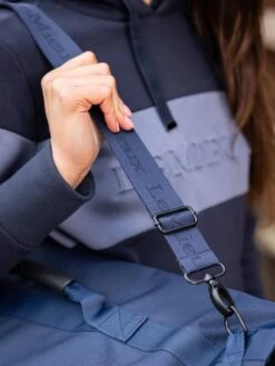 LeMieux Saddle Pad Carry Bag Navy 11 LeMieux Saddle Pad Carry Bag Navy -Lemieux Store it04931 lifestyle saddlepadcarrybag navy 8